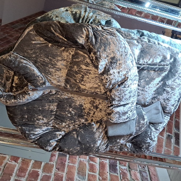 Beautiful Crushed Velvet Coat - Picture 6 of 10